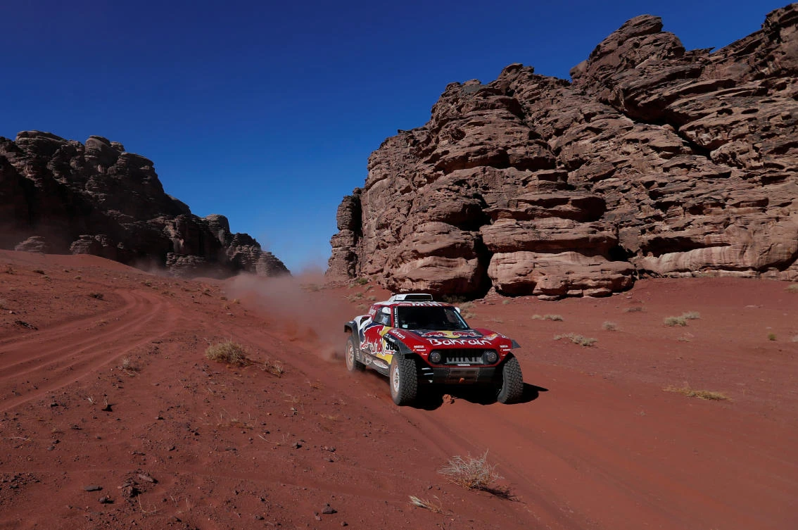 Carlos Sainz takes Dakar Rally lead following 33rd career stage win in deserts of Neom