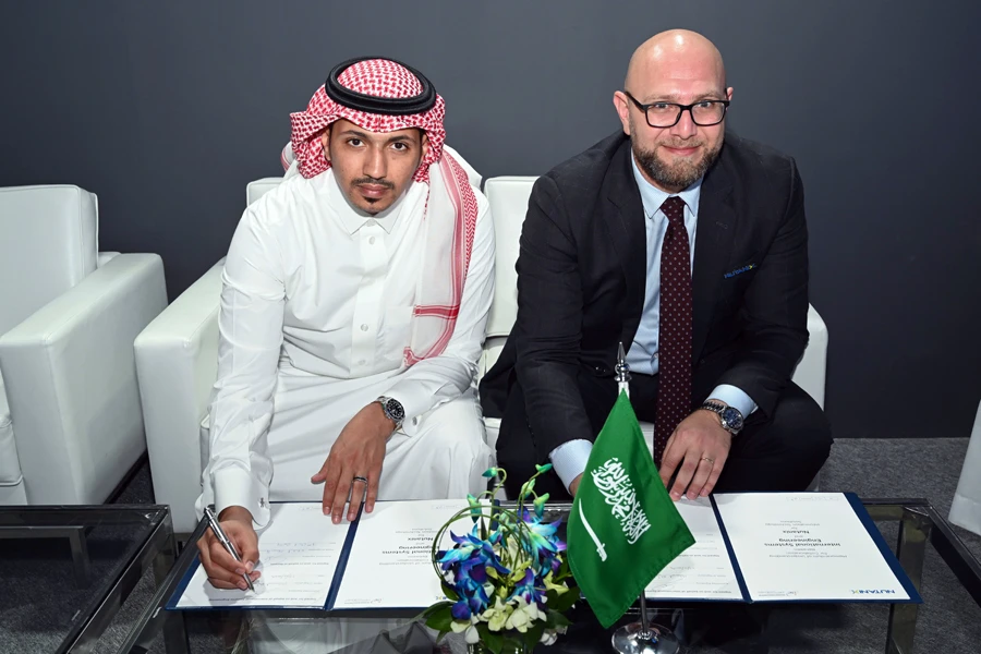 Mohammed Alghailani, VP strategy and business operations at ISE; and Mohammad Abulhouf, country manager — Saudi and Bahrain at Nutanix, at the MoU signing ceremony.