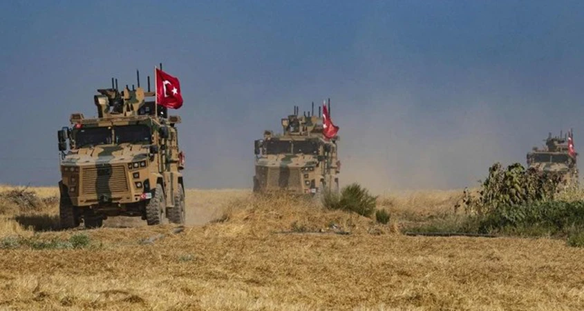 Turkish military vehicles, part of a US military convoy, take part in joint patrol in the Syrian village of Al-Hashisha on the outskirts of Tal Abyad town on Oct.4, 2019. (AFP Photo)