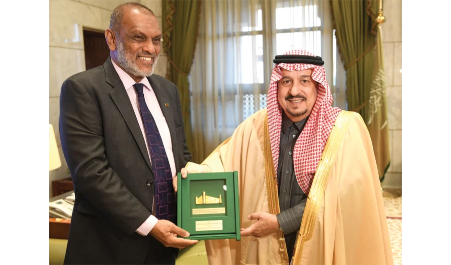 Riyadh governor meets Sri Lanka’s envoy Azmi Thassim. (SPA)