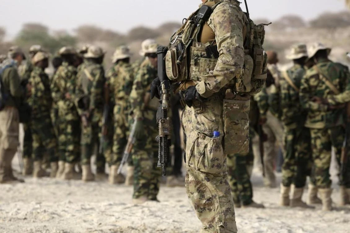 A US special forces soldier stands in front of Chadian soldiers during Flintlock 2015, an American-led military exercise, in Mao, February 22, 2015. (Reuters)