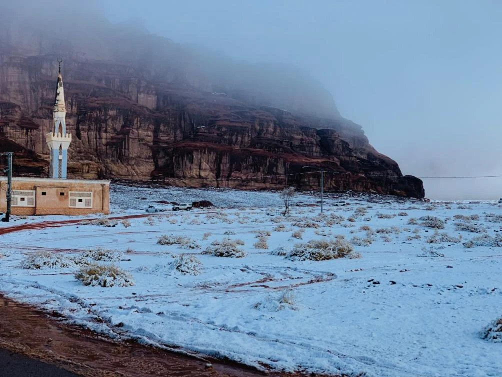 Parts of Saudi Arabia were blanketed by snow on Friday, especially in the northwestern regions such as the Dahr Mountains. (Al-Ekhbariya)