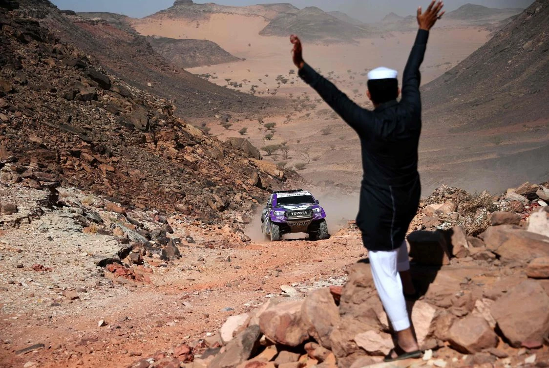 Alonso second on Dakar stage eight, behind Serradori