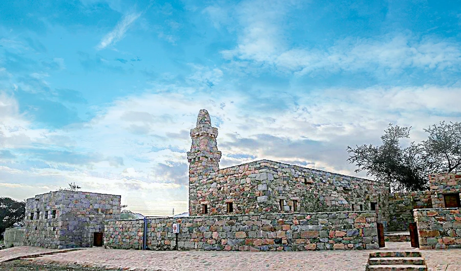 The initiative highlights the Saudi leadership’s commitment to restore historical sites in the region. The plan aims to revitalize 130 mosques using Saudi companies that specialize in heritage buildings. (SPA)