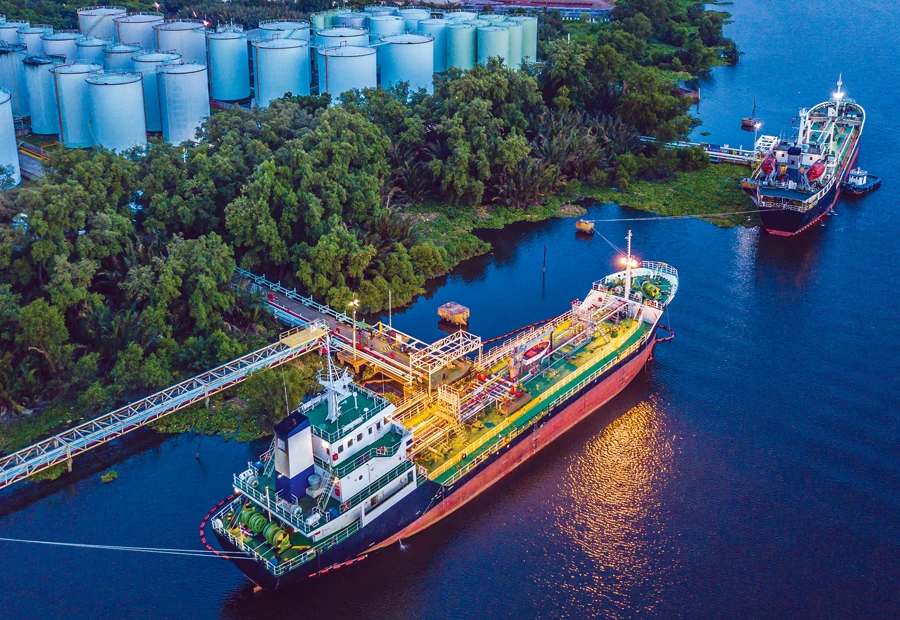 Demand from new refineries in China strengthened purchases by the world’s biggest oil importer, adding more than 900,000 barrels per day to the country’s oil-processing capacity. (Shutterstock)