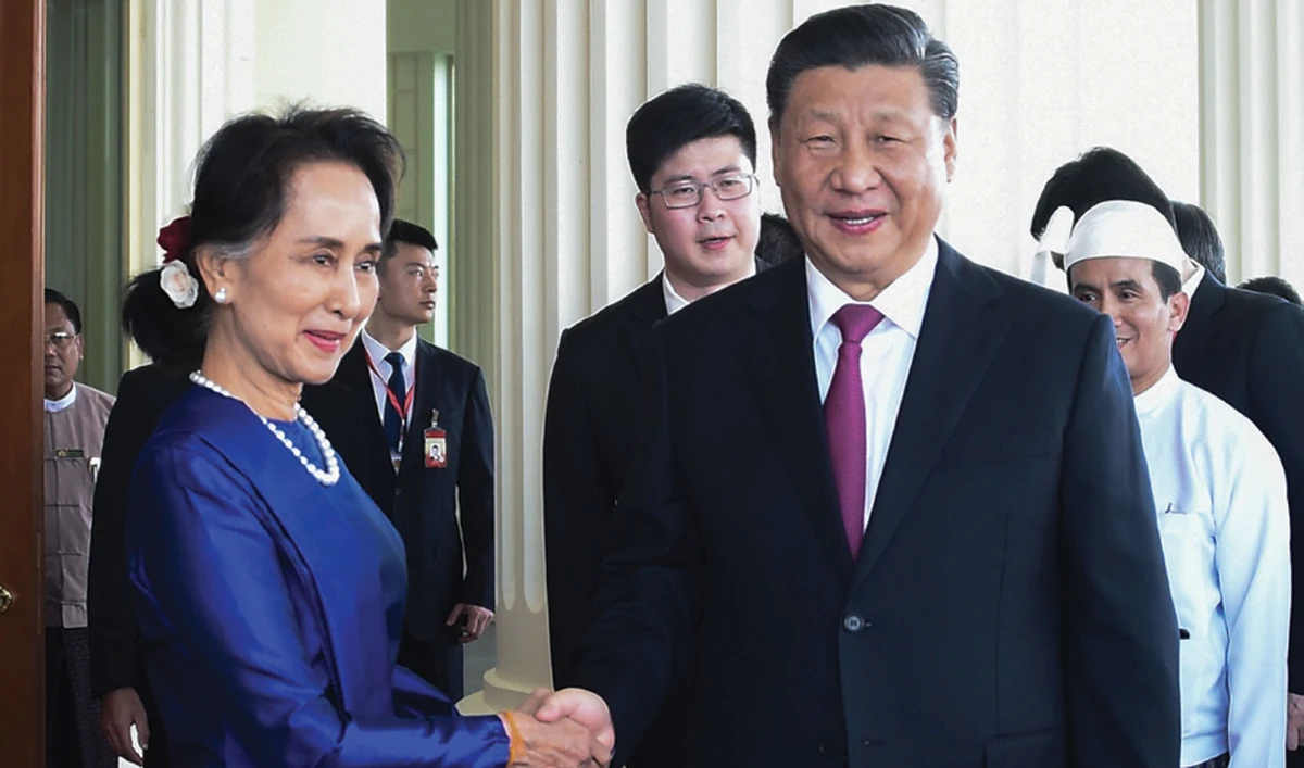 Myanmar State Counsellor Aung San Suu Kyi receives Chinese President Xi Jinping at the Presidential Palace in Naypyidaw, Myanmar. (AFP)
