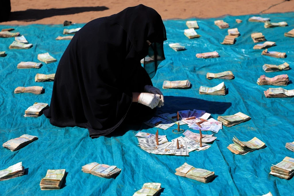 The Iran-allied Houthis, who say people should only use the old bills, have defended the ban as a move against inflation and what they call rampant money-printing by the government. (File/AFP)