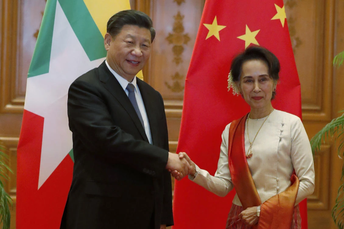 Myanmar State Counselor Aung San Suu Kyi, right, and Chinese President Xi Jinping signed dozens of agreements covering massive Beijing-backed infrastructure plans on Saturday, Jan. 18, 2020. (AP)