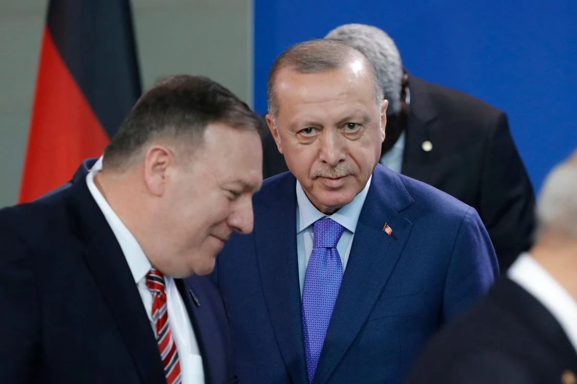 Turkish President Recep Tayyip Erdogan (C) looks on as US Secretary of State Mike Pompeo (L) walks past prior a family picture during a Peace summit on Libya at the Chancellery in Berlin, on January 19, 2020. (AFP)