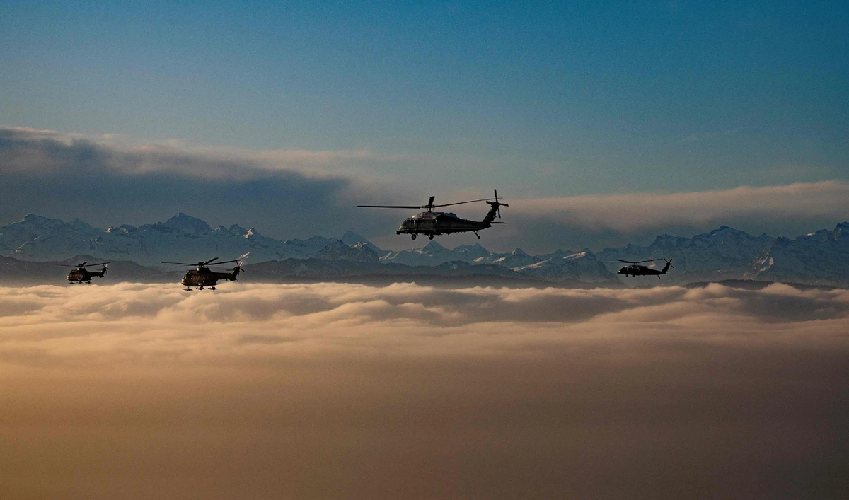 Donald Trump, here in a helicopter high above the Alps, had a smooth journey to Davos, unlike Arab News correspondent Frank Kane. (AFP)