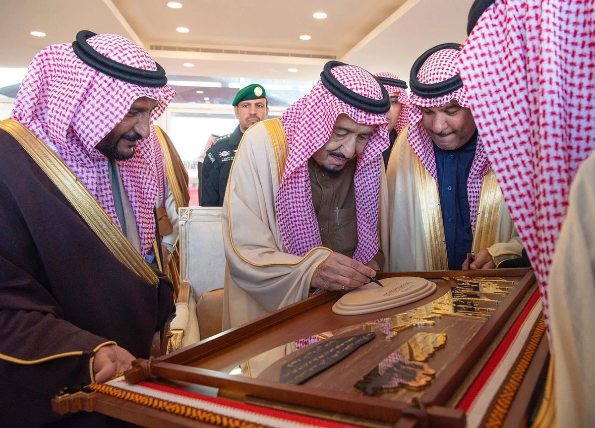 King Salman awards race and beauty contest winners during King Abdulaziz Camel Festival finale