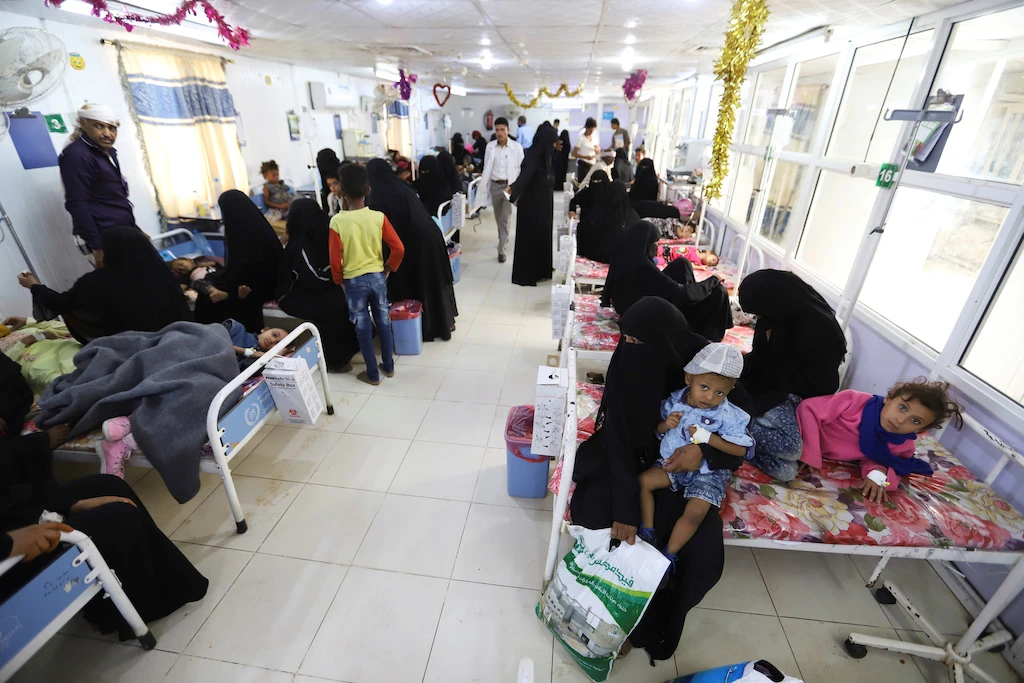 Children recuperate from dengue fever at a hospital in Hodeidah, Yemen January 21, 2020. Picture taken January 21, 2020. (Reuters)