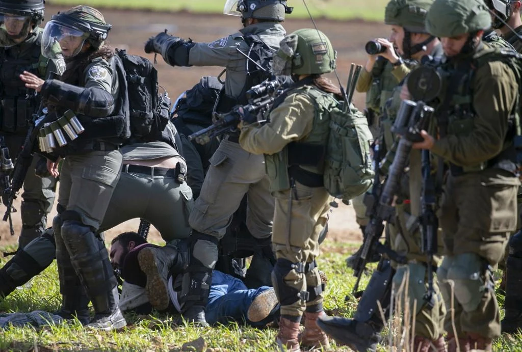 Israeli warplanes hit Hamas in Gaza after border fire