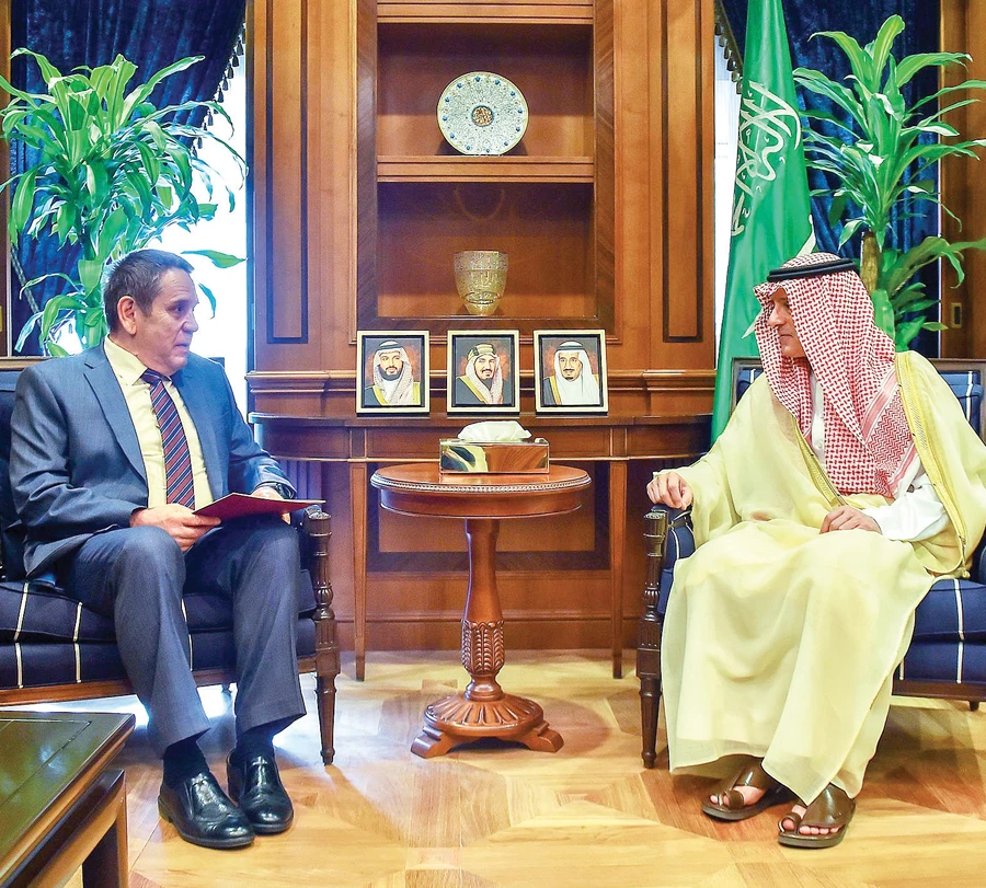 Saudi Minister of State for Foreign Affairs Adel Al-Jubeir meets Russian Ambassador Sergey Kozlov in Riyadh on Sunday. (SPA)