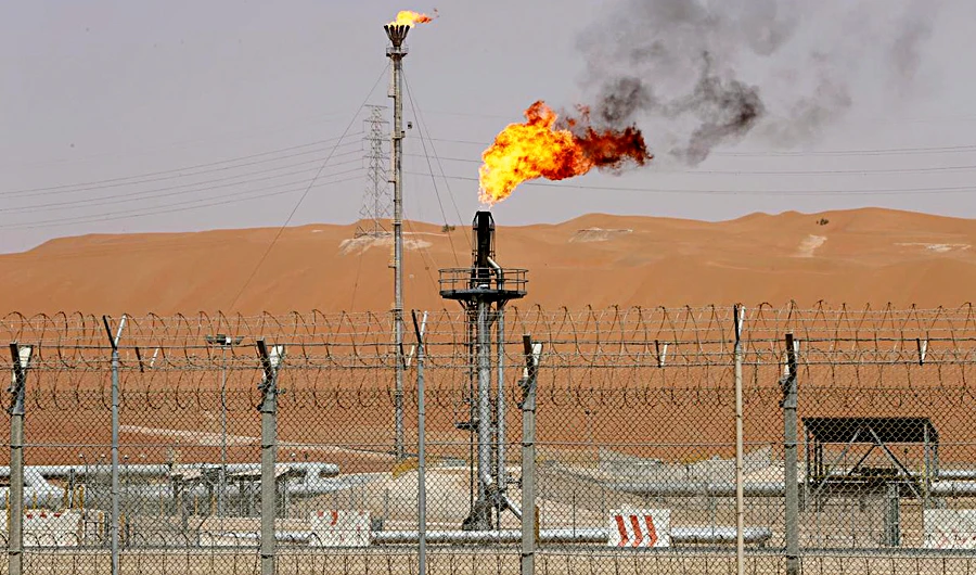 Carbon dioxide emissions in Saudi Arabia fell by almost double the predicted amount during 2018, the most up-to-date statistics from Enerdata have revealed. (Reuters/File)