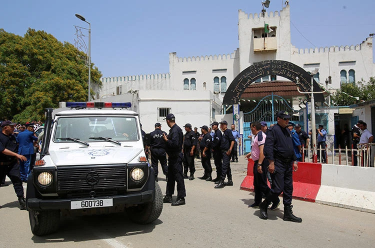 Algeria pardons thousands of prisoners
