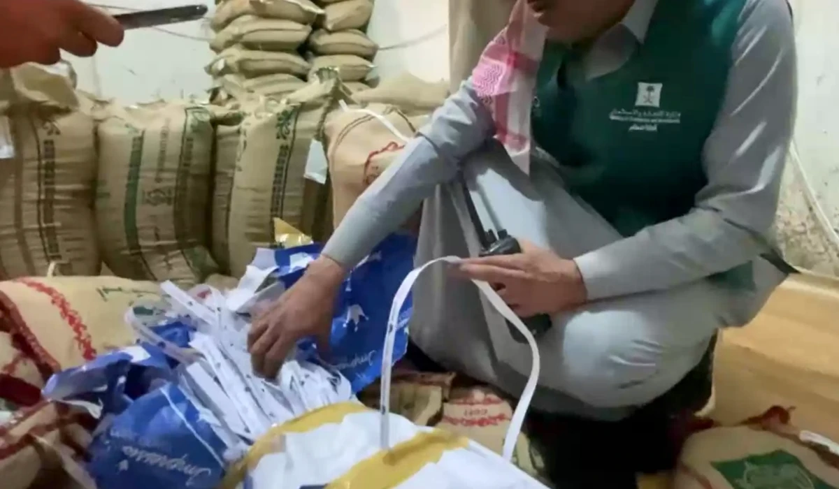 Saudi police arrest workers replacing known-brand rice with low-quality substitute
