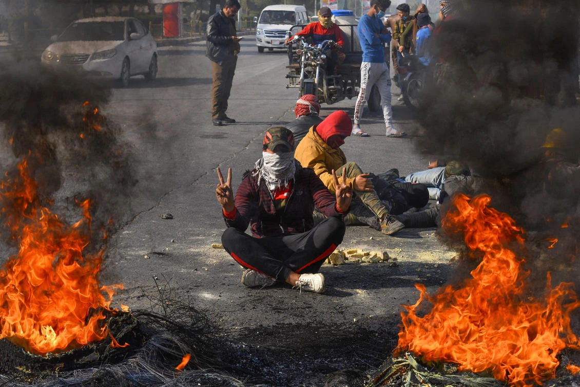Clashes in Iraq’s Najaf kill 7 after cleric’s followers storm protest camp