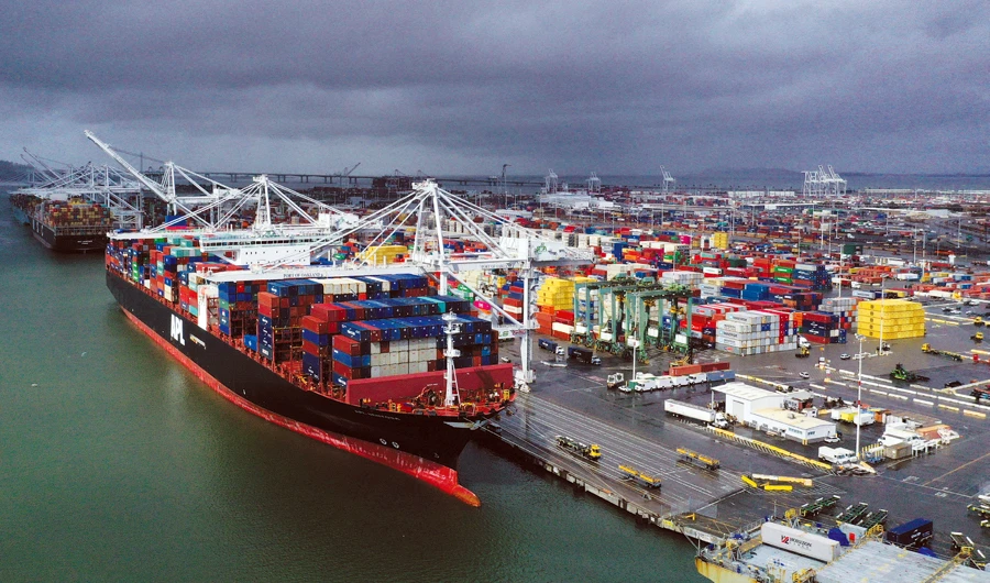 US trade deficit falls in 2019 for the first time in six years