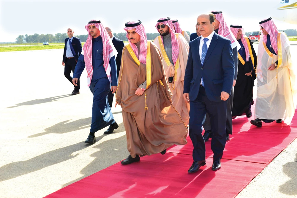 Saudi Minister of Foreign Affairs Prince Faisal bin Farhan bin Abdullah is welcomed by an Algerian minister on his arrival at the international airport in Algiers on Feb. 6, 2020. (SPA)
