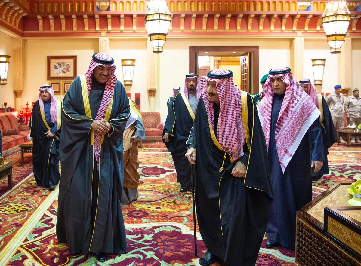 King Salman held official talks with Kuwaiti prime minister Sheikh Sabah Khalid Al-Hamad Al-Sabah in Riyadh. (SPA)