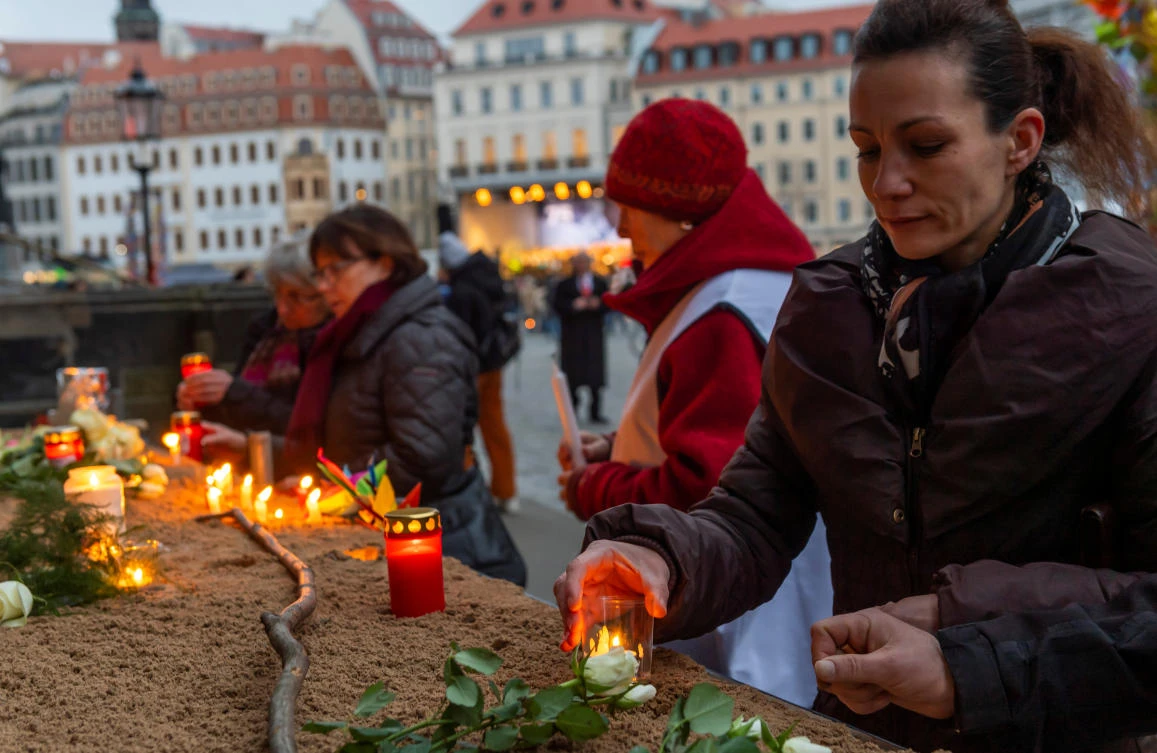 Germans urged to ‘defend democracy’ 75 years after Dresden bombing