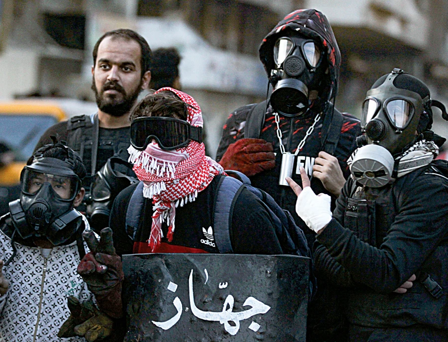 Irked US squeezes Iraq with cash delays, short waivers