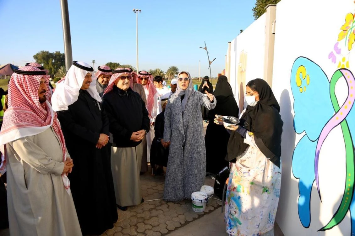 The Eastern Province Municipality, in partnership with the Saudi Cancer Society, launched an awareness mural to support cancer patients on Saturday at Alkhobar waterfront. (AN photo)