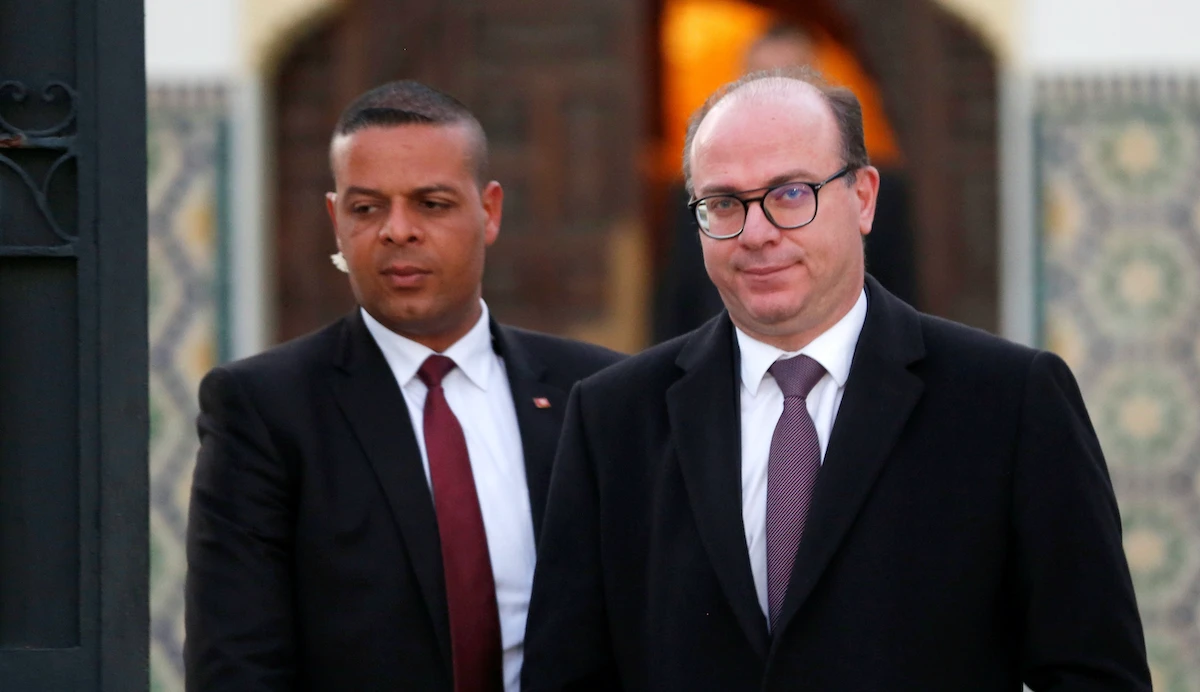 Tunisia talks on cabinet press on amid risk of new election