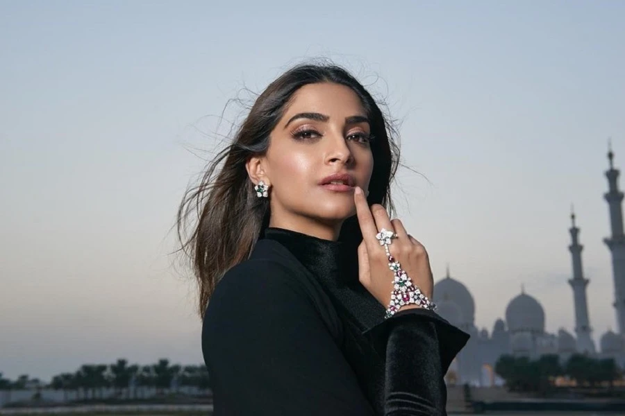 Sonam Kapoor dazzles as Bulgari unveils new mosque-inspired collection
