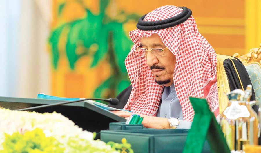 King Salman chairs the weekly Cabinet session at Al-Yamamah Palace on Tuesday in Riyadh. (SPA)