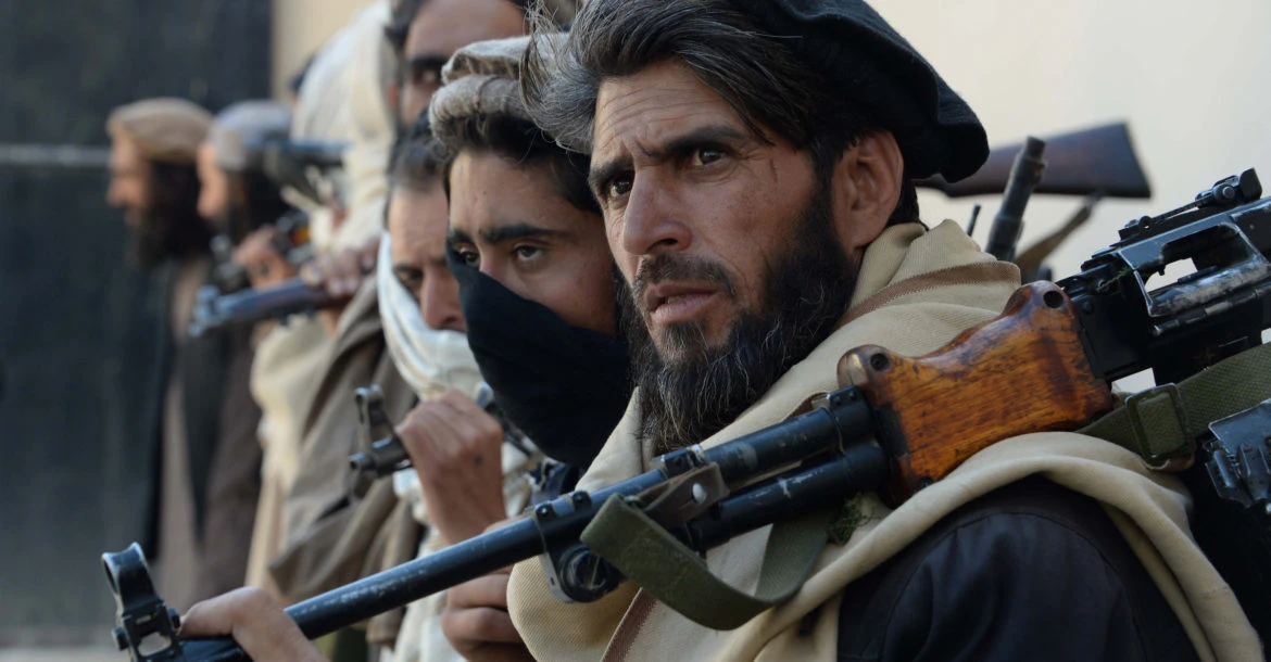 Former Taliban fighters carry their weapons before handing them over as part of a government peace and reconciliation process at a ceremony in Jalalabad, Afghanistan on February 24, 2016. (AFP)