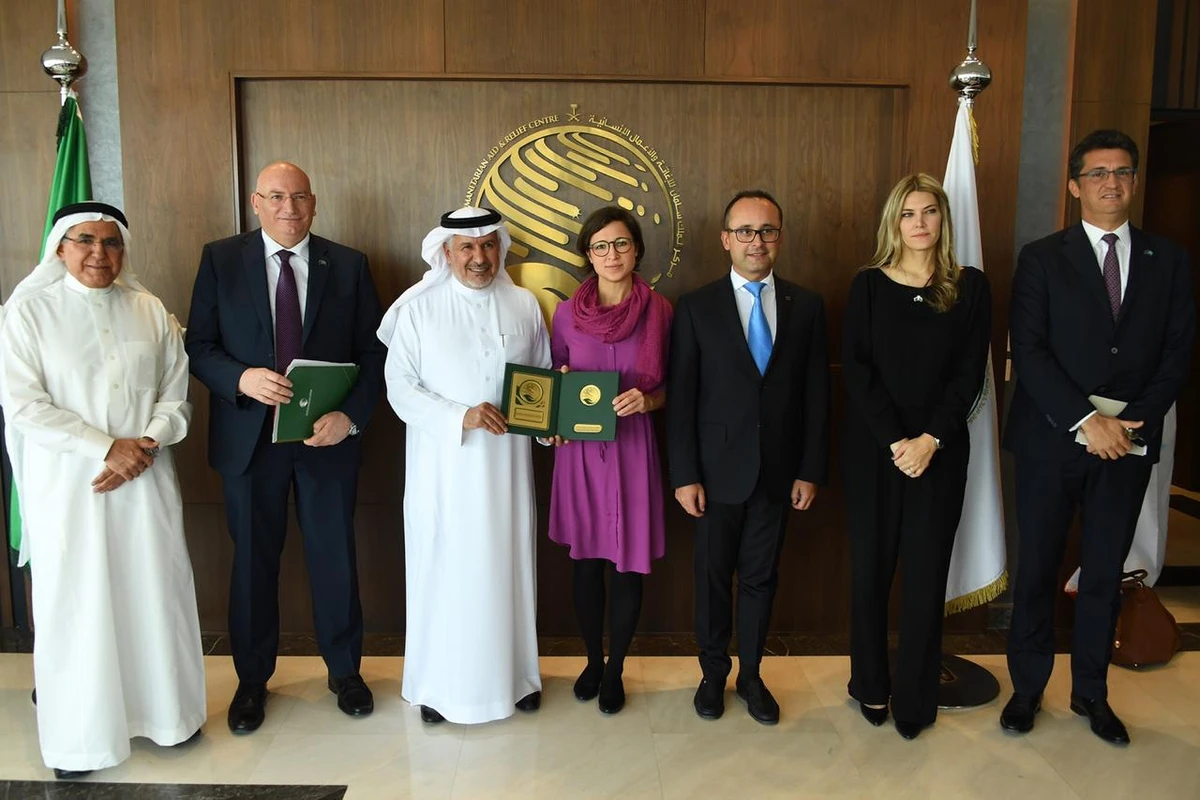 Supervisor-General of the King Salman Humanitarian Aid and Relief Center (KSRelief), Abdullah Al-Rabeeah, recently met with a European Parliament delegation headed by Hanna Neumann (C). (Supplied)