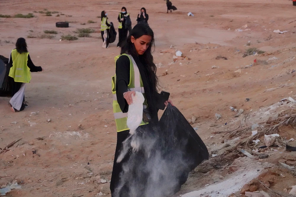Student Lama Jamjoom used Instagram to introduce her ideas about cleaning up her city and started Cleanup Jeddah as a graduation project. (AN Photo/Huda Bashatah)