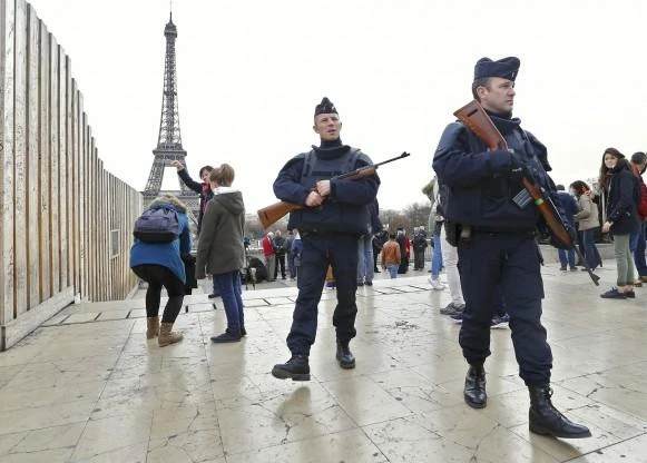 Police patrol near the Eiffel Tower the day after a series of deadly attacks in Paris , November 14, 2015.(Reuters)