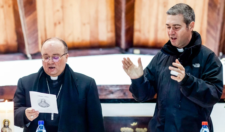 Archbishop Charles Scicluna, left, and Spanish Monsignor Jordi Bertomeu attend a meeting with the Catholic community at the Sacred Heart of Jesus church in Osorno, Chile, in this Saturday, June 16, 2018 file photo. (AP)