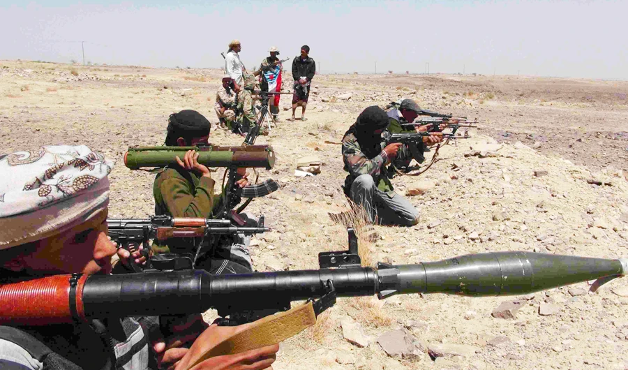 Southern Movement militants take up positions in the Jabal al-Ierr area of Yemen's southern Lahej province, as they prepare to secure the area against Shi'ite Houthi fighters, March 7, 2015. (REUTERS)