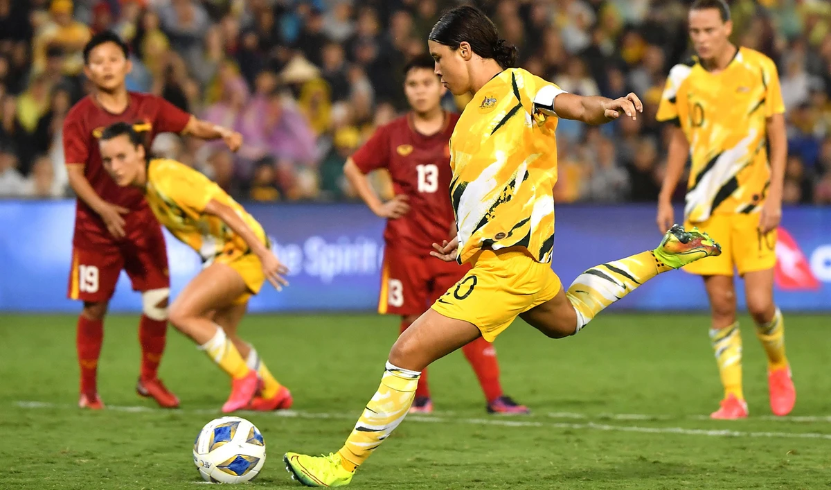 Australia's Samantha Kerr (C) takes a penalty kick during the women's Olympic football tournament qualifier match between Australia and Vietnam. (AFP)