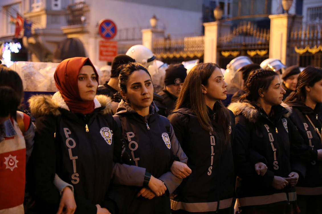 Turkish police use tear gas in Istanbul to disperse Women’s Day crowd
