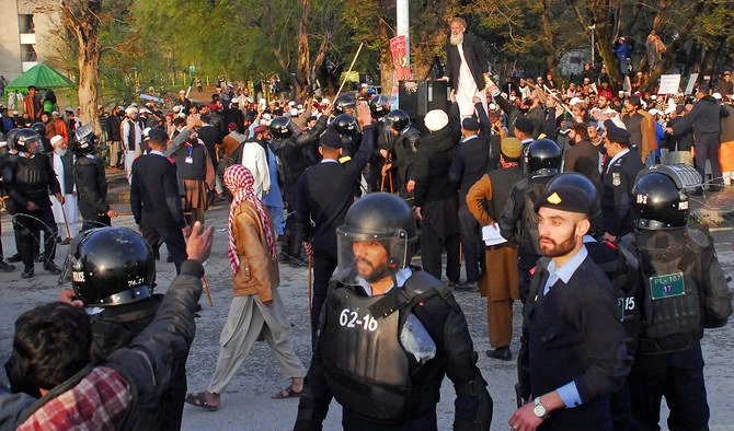 Militant groups hurl stones and shoes at Women’s Day marchers in Pakistan