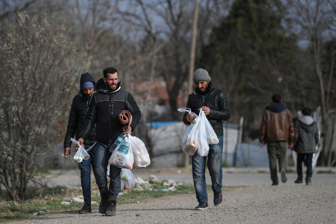 Migrants on their way to a camp on the Turkish side of the Turkey-Greece border near the Pazarkule crossing gate in Edirne province. (File/AFP)