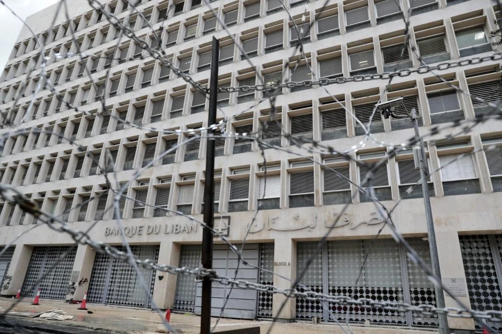 The Lebanese central bank’s foreign-exchange reserves have declined to or fallen below minimum levels, Moody’s said. Above, the Banque du Liban building, Lebanon’s central bank. (AFP)