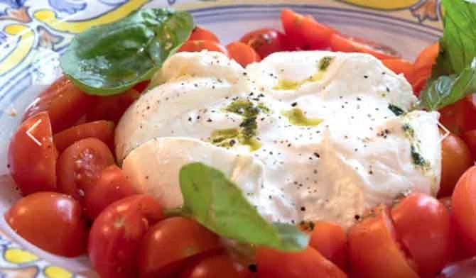 Mamo has designed a menu of fine Italian cuisine, which includes dishes that cannot be found elsewhere.