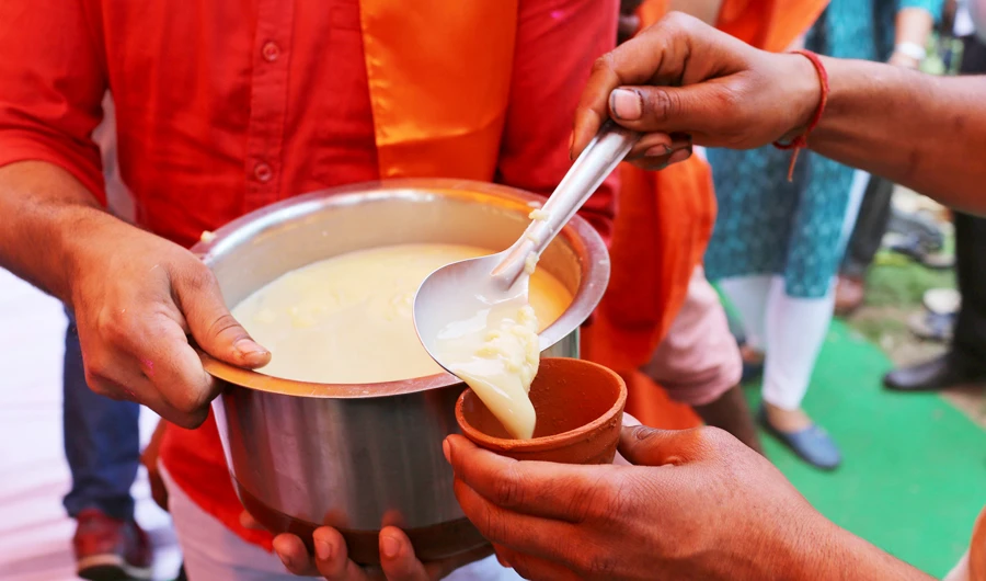 Members of All India Hindu Mahasabha serve a traditional drink with cow urine as an ingredient during a gaumutra (cow urine) party, which according to them helps in warding off coronavirus disease (COVID-19), in New Delhi, India March 14, 2020. (REUTERS)