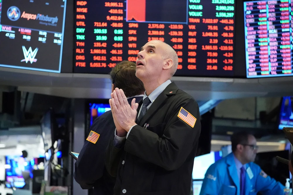 Wall Street stocks resumed their downward slide on Wednesday as the economic toll mounts from the near-shutdown of industrial and services sectors. (AFP)