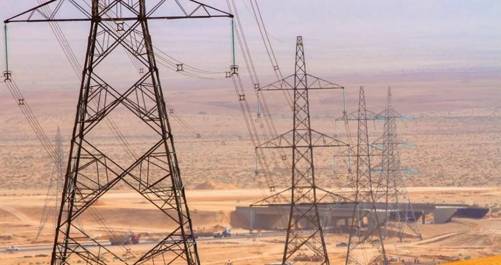The Saudi Electricity Co. is working with the Ministry of Energy’s Renewable Energy Project Development Bureau to tie renewable-energy stations into the grid according to a set schedule. (AFP/File)