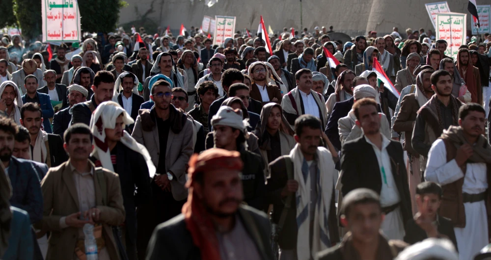 Houthi militia broke into three houses owned by Saleh Al-Sanabani, Abdul Kareem Al-Aslami and Abdul Wahab Maoudha. (AFP)