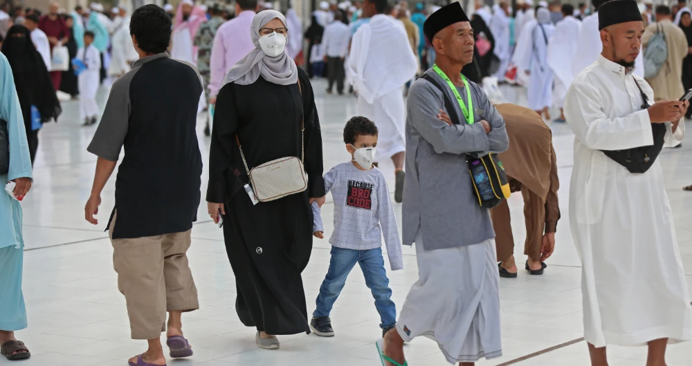 The courtyards will close to pilgrims and visitors from Mar. 19. (AFP)