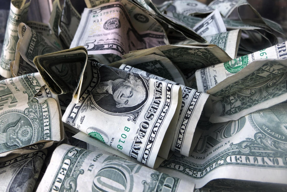 A growing number of businesses and individuals worldwide have stopped using banknotes in fear that physical currency, handled by tens of thousands of people over their useful life, could be a vector for the spreading coronavirus.(fILE/AP/Mark Lennihan)
