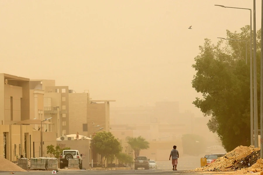 Gulf hit by rough weather